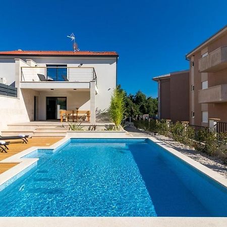 Villa Munat Liznjan Bagian luar foto