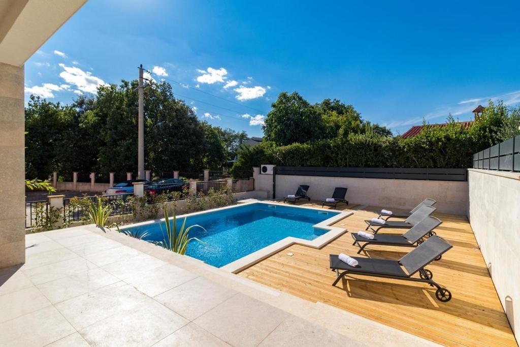 Villa Munat Liznjan Bagian luar foto