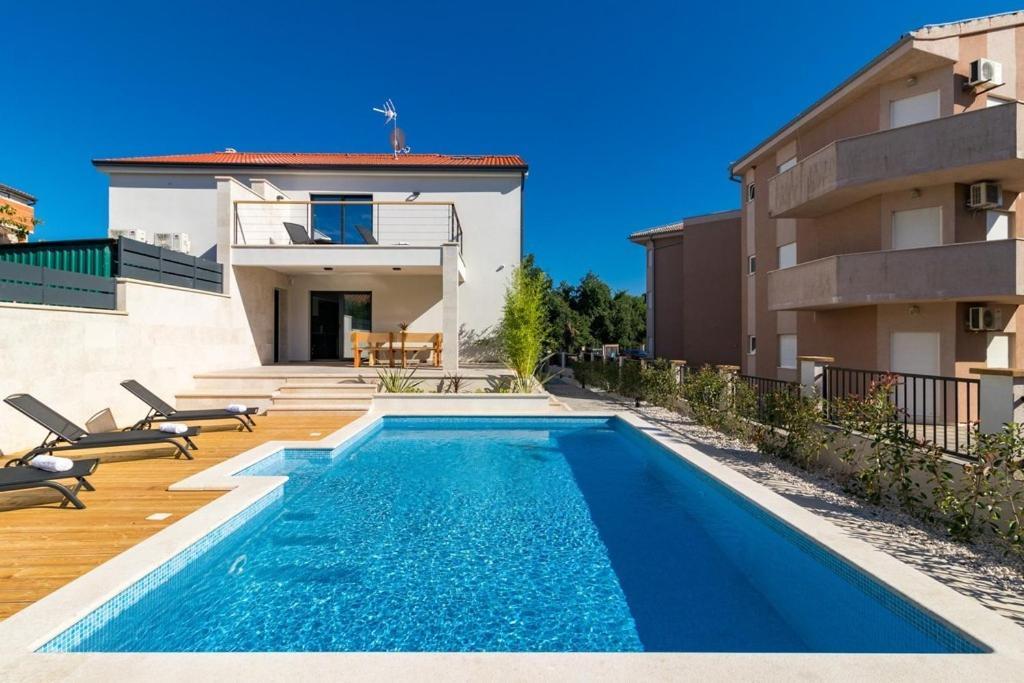 Villa Munat Liznjan Bagian luar foto