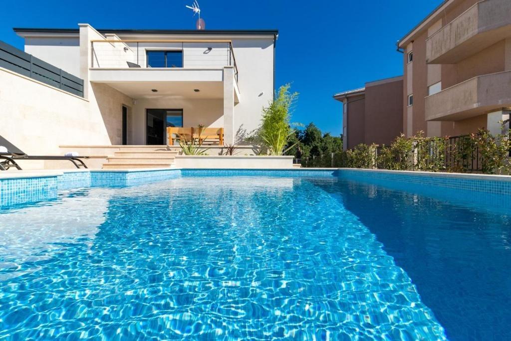 Villa Munat Liznjan Bagian luar foto