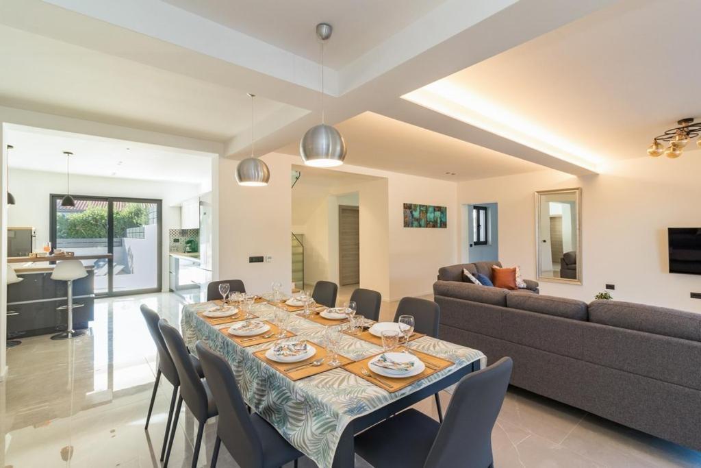 Villa Munat Liznjan Bagian luar foto