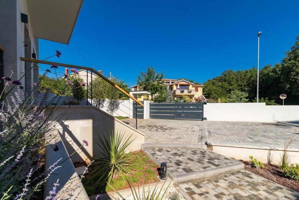 Villa Munat Liznjan Bagian luar foto