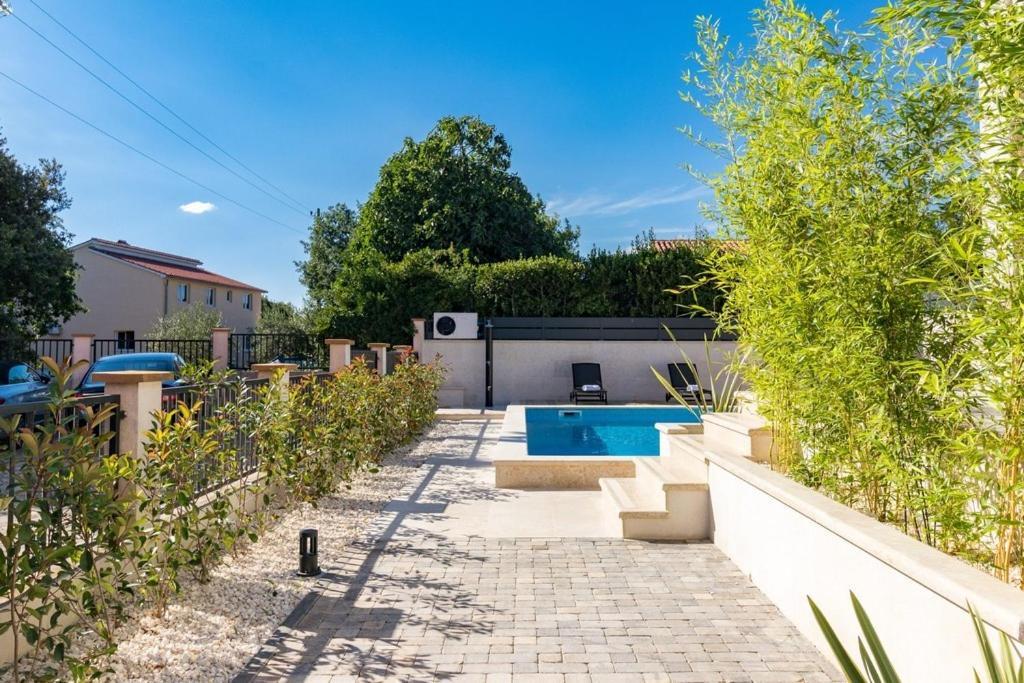 Villa Munat Liznjan Bagian luar foto