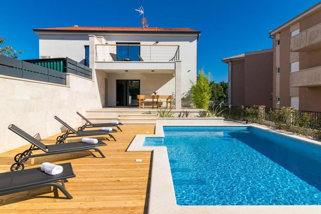 Villa Munat Liznjan Bagian luar foto