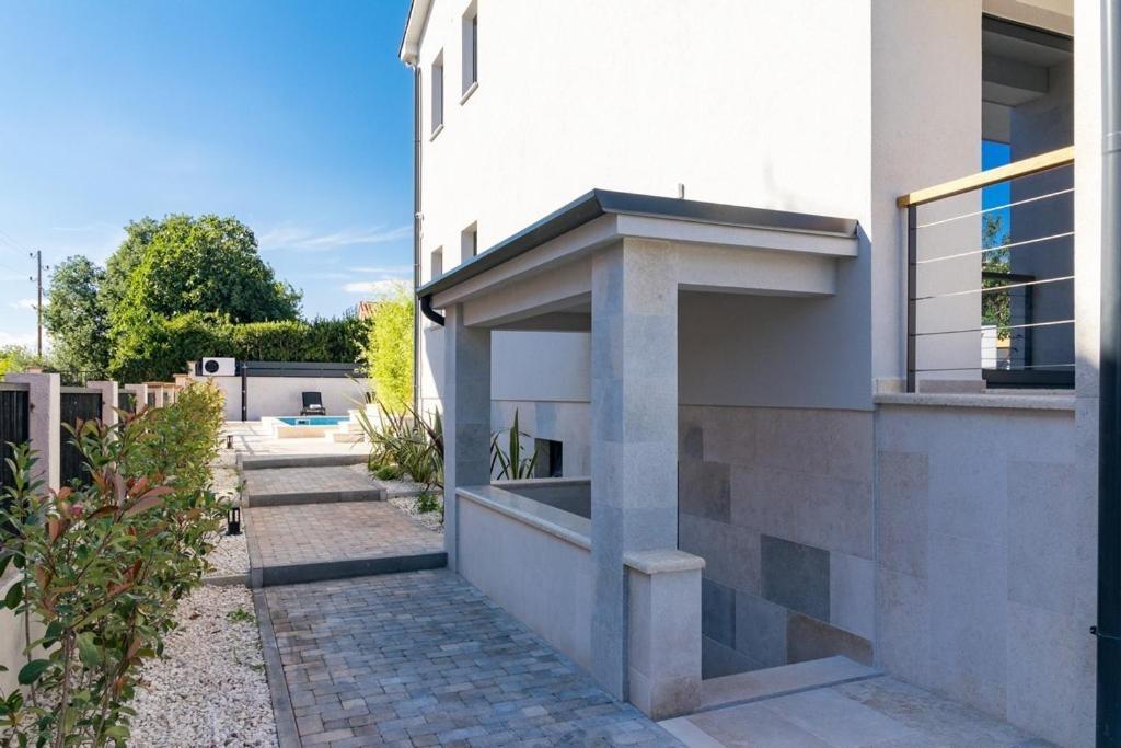 Villa Munat Liznjan Bagian luar foto