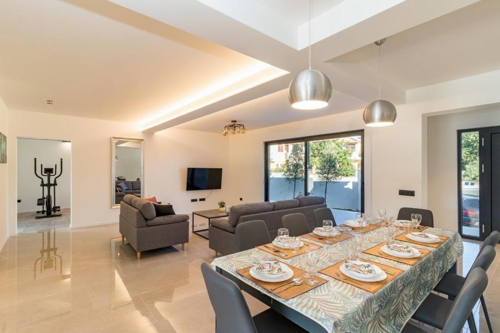 Villa Munat Liznjan Bagian luar foto